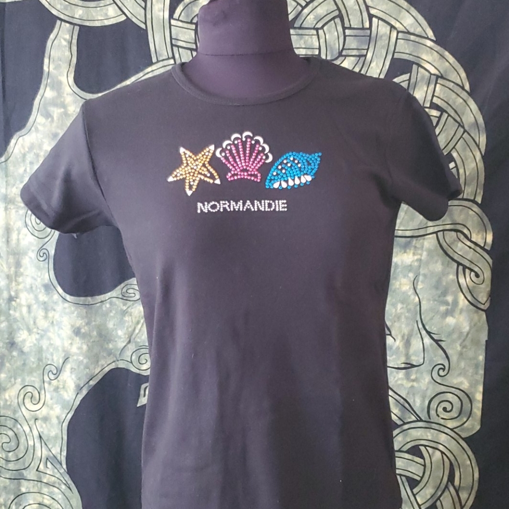 Sea shell embellished tee